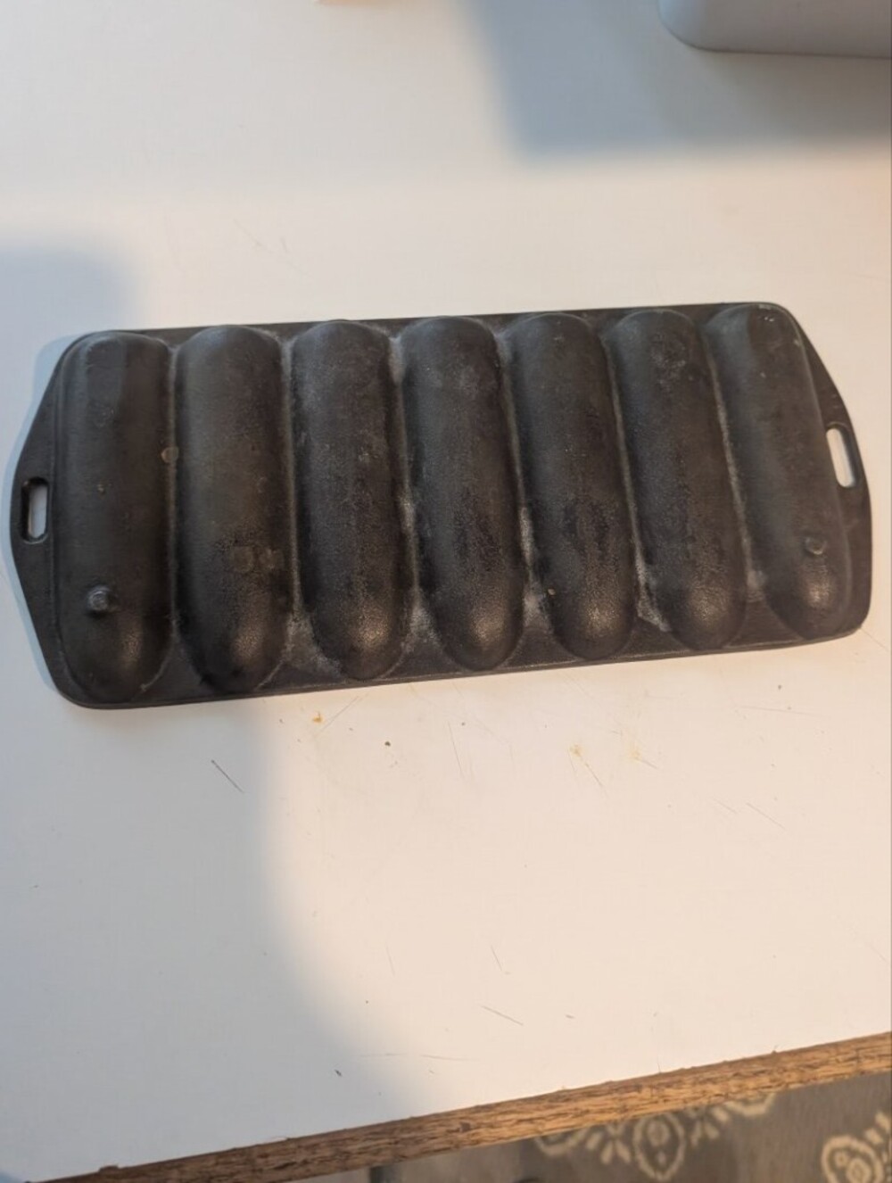 Antique Cast iron cornbread Pan  7 slot